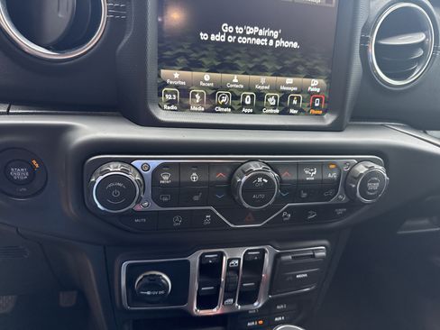 Used 2018 Jeep Wrangler Unlimited Sahara w/ Quick Order Package 24M Moab AWD/4WD image 29