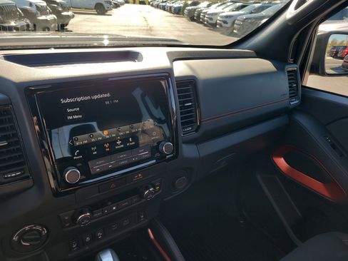 Used 2022 Nissan Frontier PRO-4X image 19