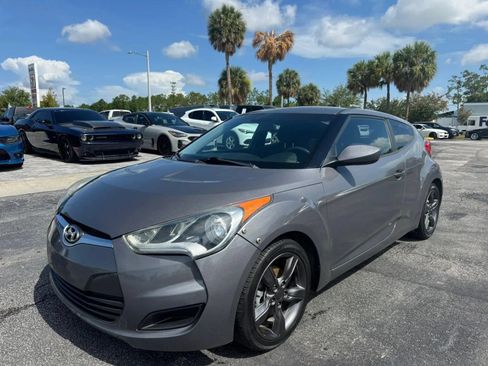 Used 2015 Hyundai Veloster FWD image 1