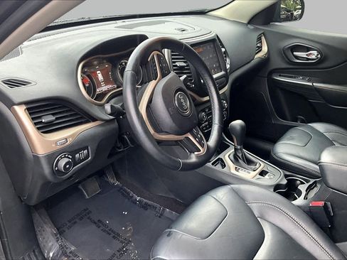 Used 2016 Jeep Cherokee Limited FWD image 18