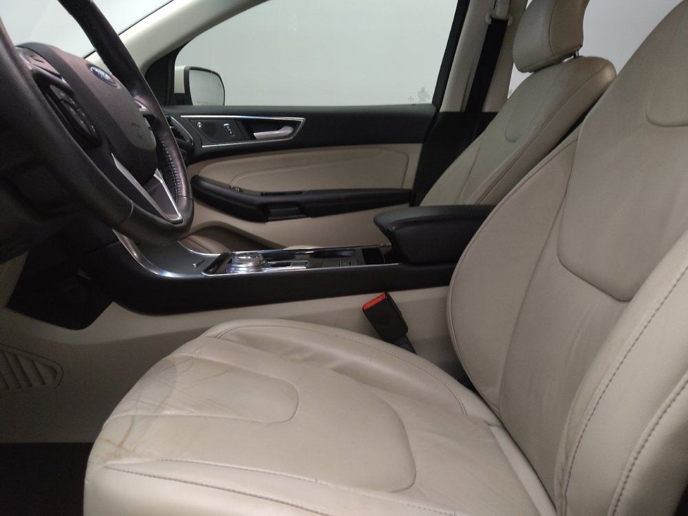 Used 2019 Ford Edge Titanium FWD image 17