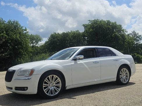 Used 2014 Chrysler 300 C RWD image 1