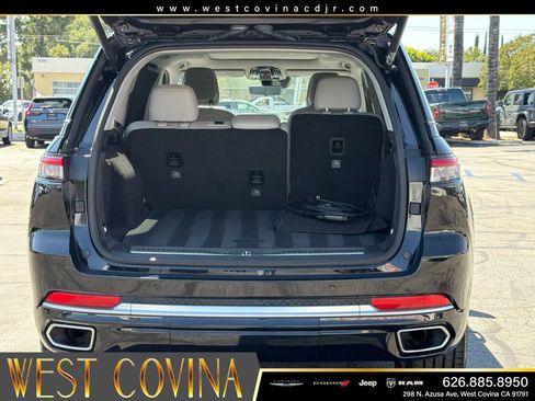 Used 2022 Jeep Grand Cherokee Summit w/ Advanced Protech Group IV AWD/4WD image 16