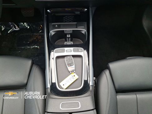 Used 2024 Mercedes-Benz GLB 250 image 12