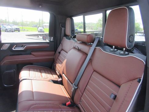 New 2026 GMC Sierra 2500 Denali Ultimate AWD/4WD image 13