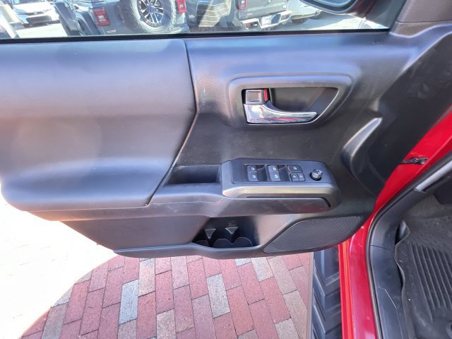 Used 2022 Toyota Tacoma TRD Off-Road w/ Technology Package AWD/4WD image 10