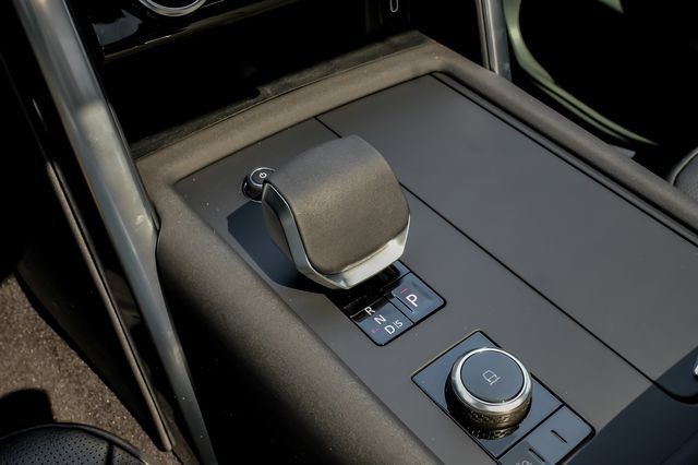 New 2026 Land Rover Discovery Limited Edition AWD/4WD image 33
