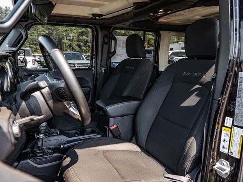 Used 2019 Jeep Wrangler Unlimited Sahara AWD/4WD image 19