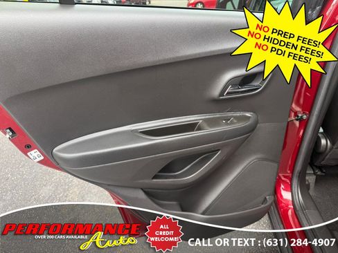 Used 2021 Chevrolet Trax LT w/ Driver Confidence Package AWD/4WD image 24