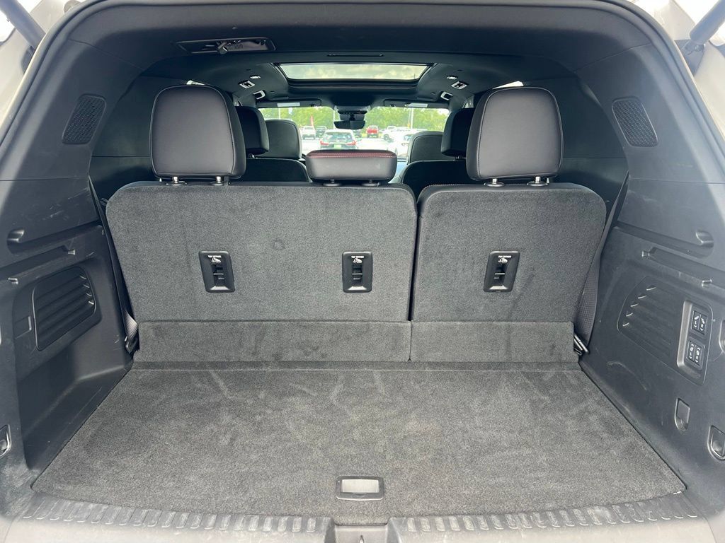 Used 2025 Chevrolet Traverse RS w/ LPO, Floor Liner Package FWD image 20
