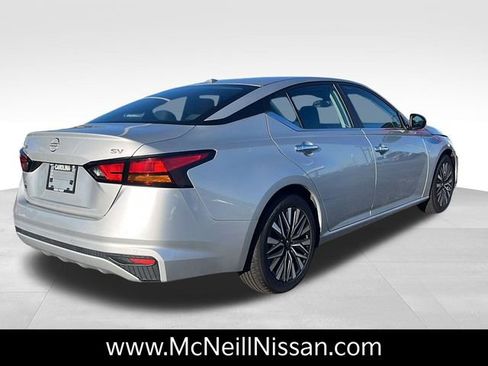 Used 2024 Nissan Altima 2.5 SV image 8