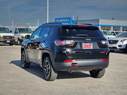 Used 2025 Jeep Compass Trailhawk w/ Trailhawk Elite Group AWD/4WD image 5