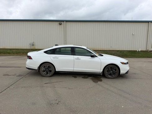 Used 2025 Honda Accord SE image 2