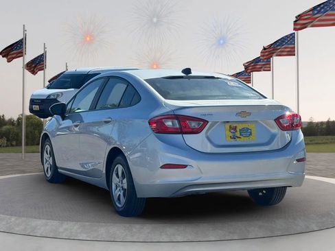 Used 2018 Chevrolet Cruze LS FWD image 3