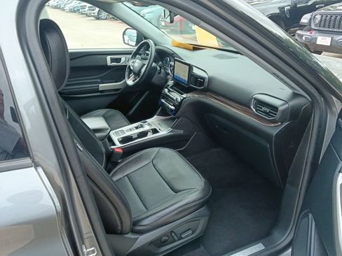 Used 2024 Ford Explorer Limited image 8