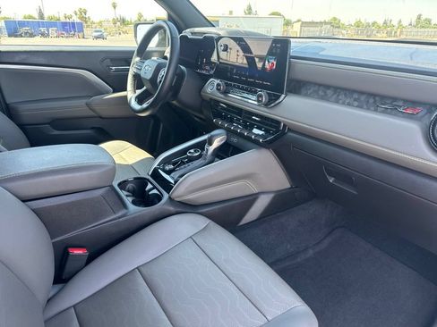 Used 2023 Chevrolet Colorado ZR2 w/ ZR2 Convenience Package III AWD/4WD image 10