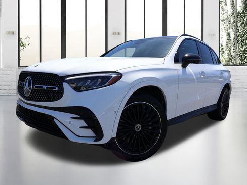 Used 2025 Mercedes-Benz GLC 300 image 1