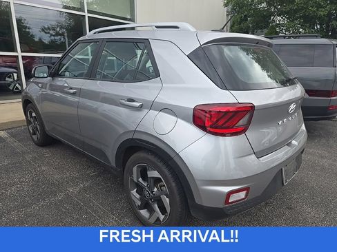 Used 2023 Hyundai Venue SEL w/ Cargo Package FWD image 4
