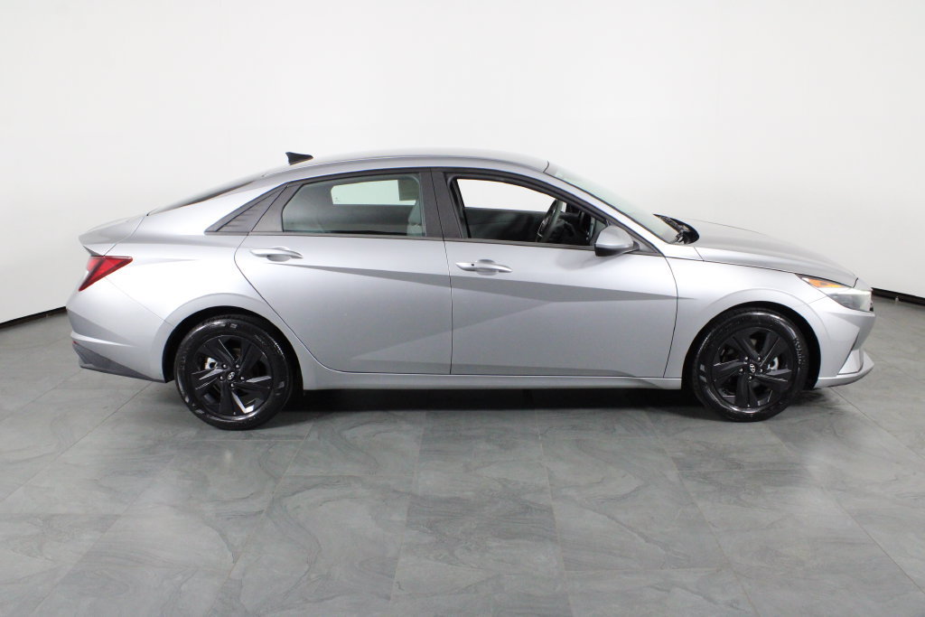 Certified 2022 Hyundai Elantra SEL FWD image 12