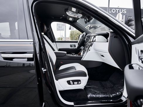 Used 2026 Rolls-Royce Cullinan image 26