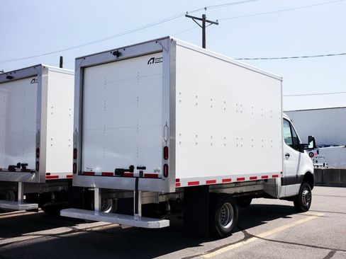 Used 2023 Mercedes-Benz Sprinter 3500 image 2