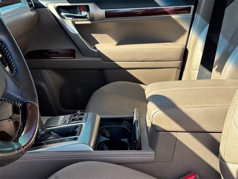 Used 2019 Lexus GX 460 image 10
