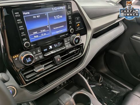 Used 2021 Toyota Highlander XLE AWD/4WD image 11