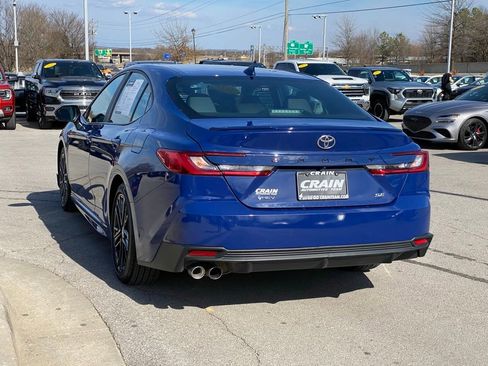 Used 2025 Toyota Camry SE FWD image 5