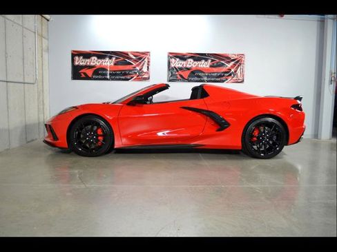 Used 2024 Chevrolet Corvette Stingray Preferred Conv w/ Z51 Performance Package RWD image 24