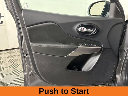 Used 2022 Jeep Cherokee Limited image 8