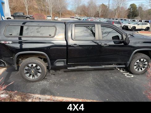 Used 2021 Chevrolet Silverado 2500 Custom w/ Custom Value Package image 3