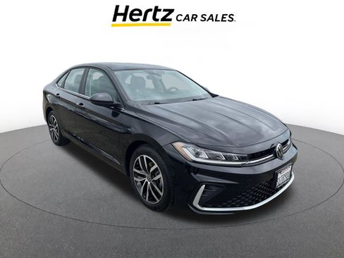 Used 2025 Volkswagen Jetta SE image 1