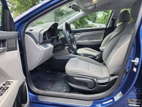 Used 2019 Hyundai Elantra SE FWD image 4