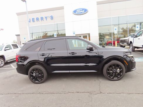 Used 2023 Kia Sorento SX image 4