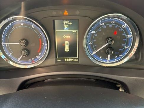 Used 2018 Toyota Corolla SE w/ SE Premium Package image 22