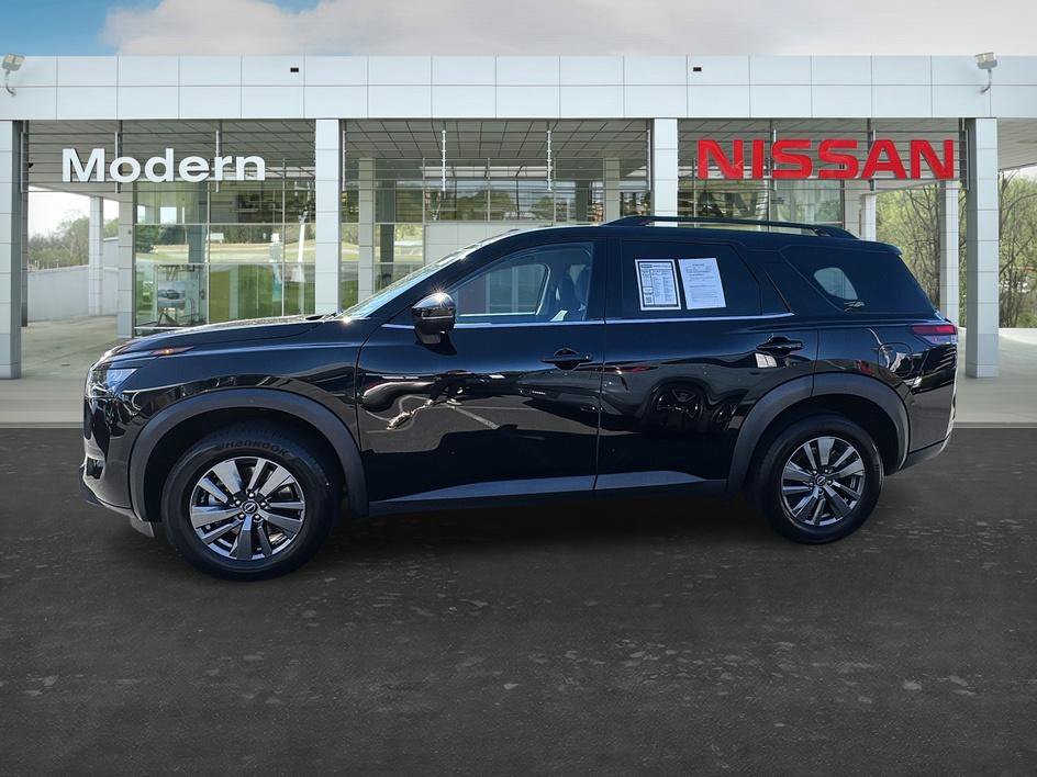 Certified 2025 Nissan Pathfinder SV FWD image 2