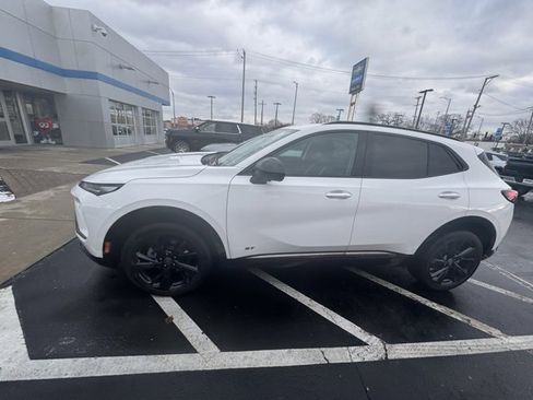 Used 2025 Buick Envision Sport Touring image 2