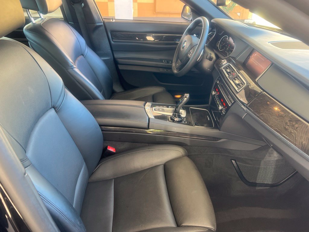 Used 2015 BMW 750Li xDrive AWD/4WD image 22