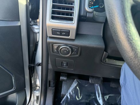 Used 2015 Ford F150 Platinum w/ Equipment Group 701A Luxury image 17