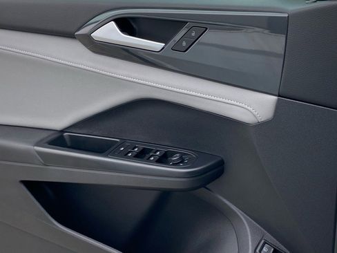 Certified 2022 Volkswagen Taos SEL w/ Panoramic Sunroof Package image 19