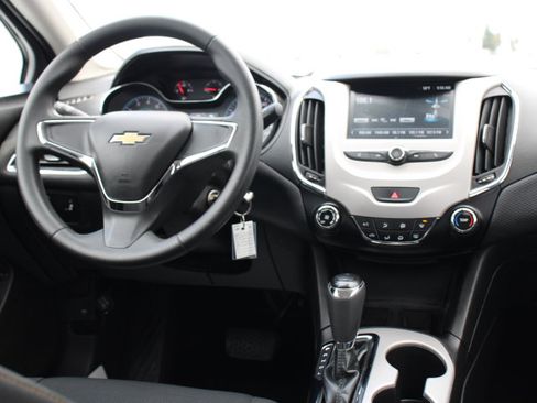 Used 2017 Chevrolet Cruze LS image 20