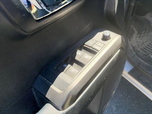 Used 2016 Toyota Tacoma TRD Sport w/ Towing Package image 18