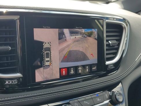 New 2026 Chrysler Pacifica Limited FWD image 14