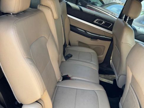 Used 2017 Ford Explorer XLT w/ Equipment Group 202A AWD/4WD image 7