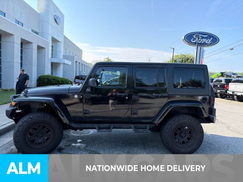 Used 2013 Jeep Wrangler Unlimited Sahara AWD/4WD image 4