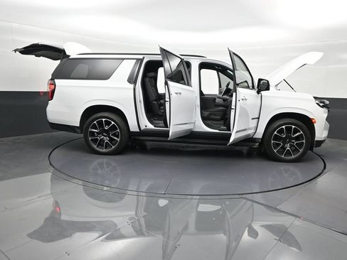 Used 2024 Chevrolet Suburban RST w/ Luxury Package RWD image 33