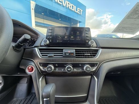 Used 2019 Honda Accord EX image 17