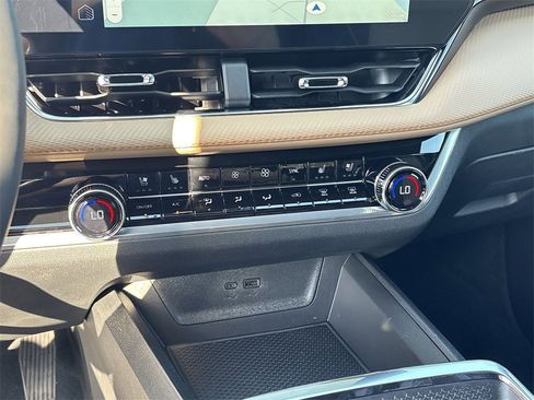 New 2026 Chevrolet Equinox ACTIV w/ Convenience Package III image 17