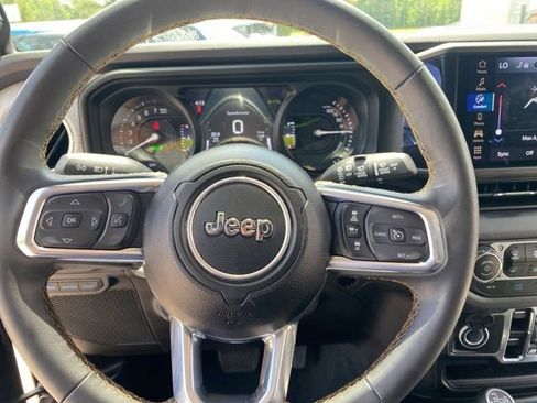 Used 2024 Jeep Wrangler Unlimited Sahara AWD/4WD image 21