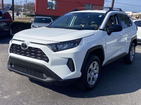 Used 2021 Toyota RAV4 LE image 4